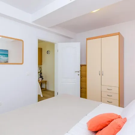 Color - One Bedroom With Terrace And Partial Sea View Διαμέρισμα *