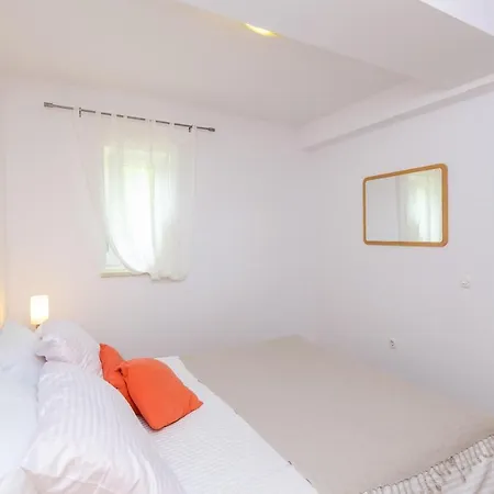 Color - One Bedroom With Terrace And Partial Sea View Mlini
